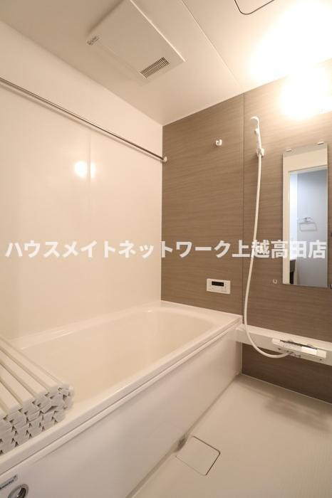 キャトル・セゾンの浴室|追焚機能付・１坪風呂

