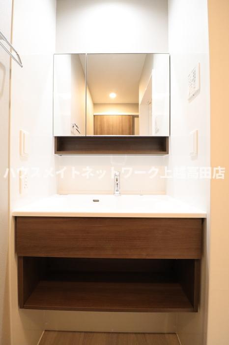 キャトル・セゾンの独立洗面台|洗髪洗面化粧台