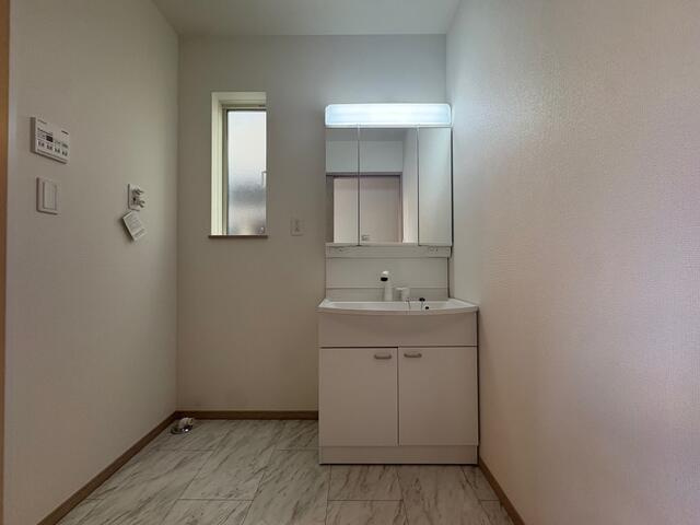 ハートフルタウン東武江曽島駅2期　新築一戸建ての独立洗面台