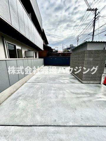 レジデンスデュオ江坂の駐車場