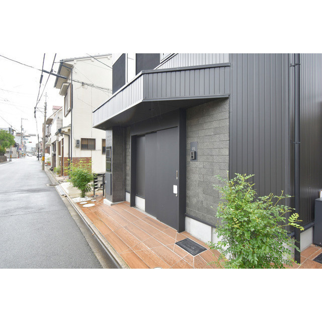 GARNET RESIDENCE 東寺のエントランス