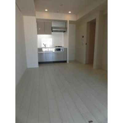 【居間・リビング】 | パークアクシス上野三丁目 | ※写真は同タイプ住戸です。