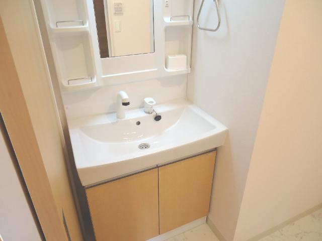 CASA　RIVIERA（カーサ　リヴィエラ）の洗面所|洗面