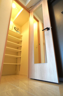 【収納】 | Ｊ．ＧＲＡＮ　Ｃｏｕｒｔ　品川西大井ＷＥＳＴ | ※写真は同タイプ住戸です。