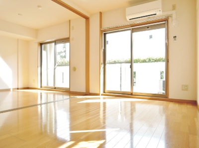 洋室6帖　エアコン・室内物干し・バルコニー・収納スペース有