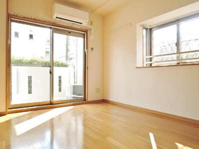 洋室6帖　エアコン・室内物干し・バルコニー・収納スペース有