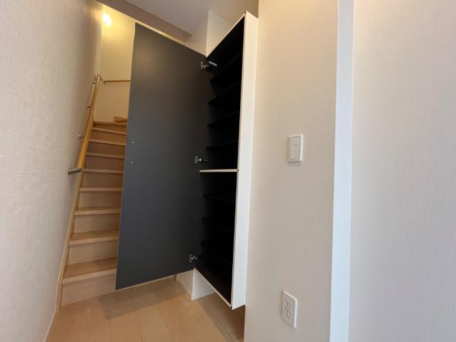 カナロアⅤの玄関|シューズボックス