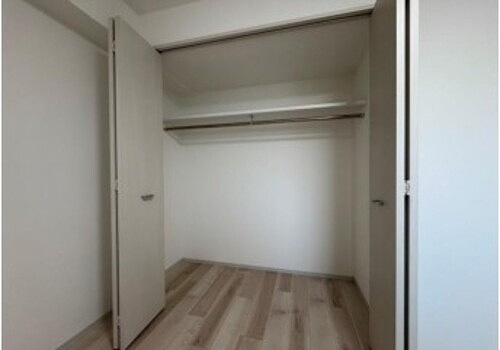 プレイス白壁の収納|クロゼット　※同タイプの部屋のお写真です