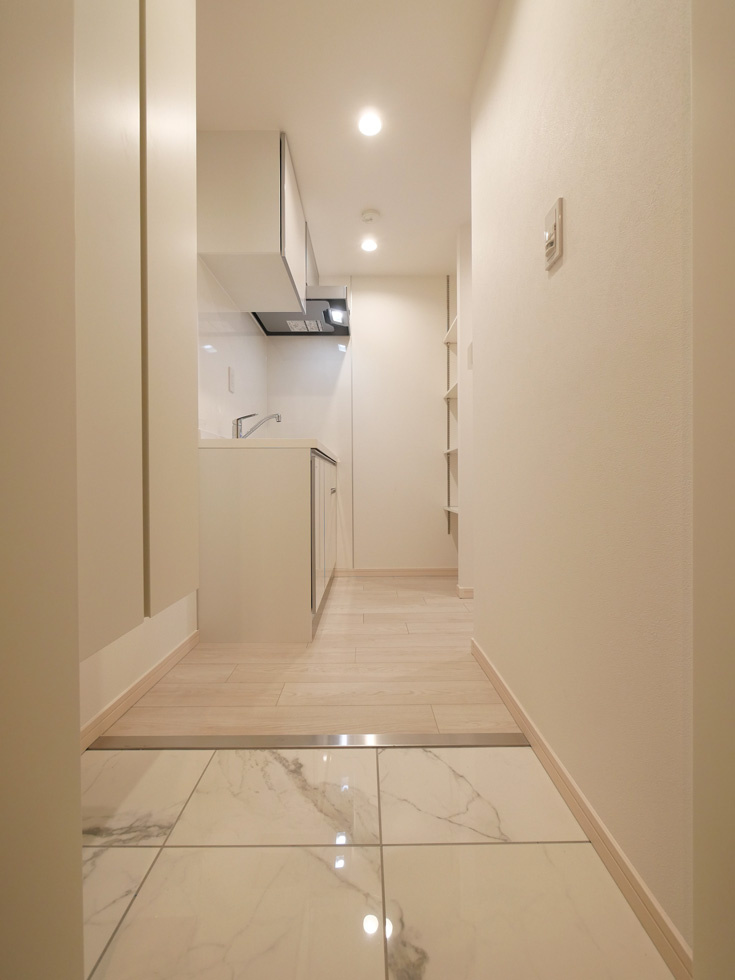 ラフィスタ蓮根の内装