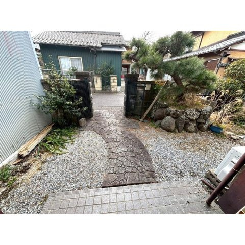 不破郡垂井町の一戸建てのエントランス