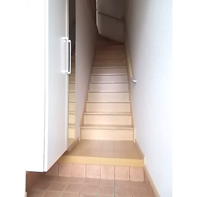 カーサ　ポポラーレの玄関
