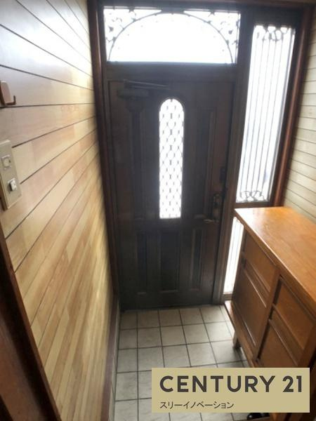 大阪市大正区小林西２丁目の一戸建ての玄関|広々玄関スペース！