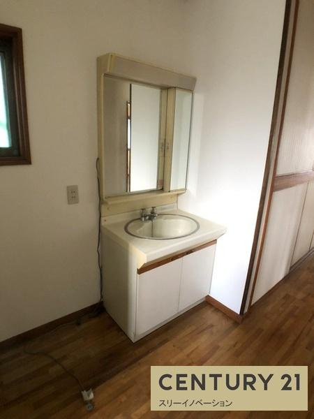 大阪市大正区小林西２丁目の一戸建ての洗面所|独立洗面台！