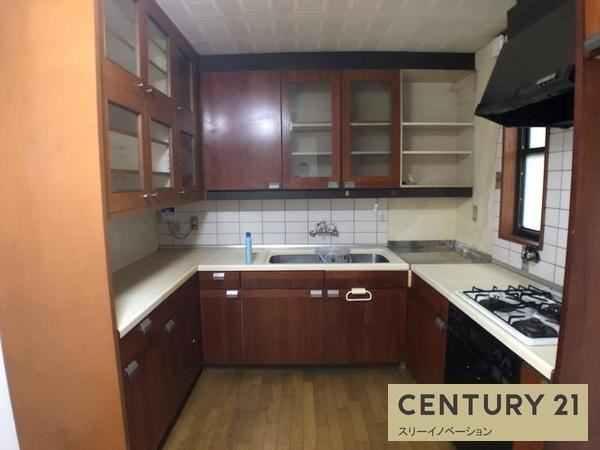 大阪市大正区小林西２丁目の一戸建てのキッチン|コの字型システムキッチン！