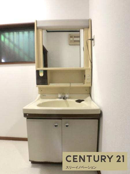 大阪市大正区小林西２丁目の一戸建ての洗面所|独立洗面台！