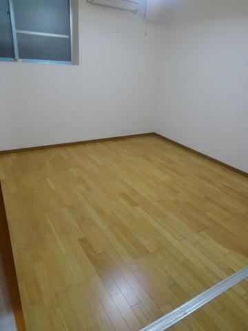 平尾5丁目星々ビルの洋室|★明るい洋室★