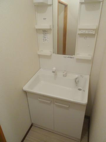 平尾5丁目星々ビルの洗面所|★独立洗面台★