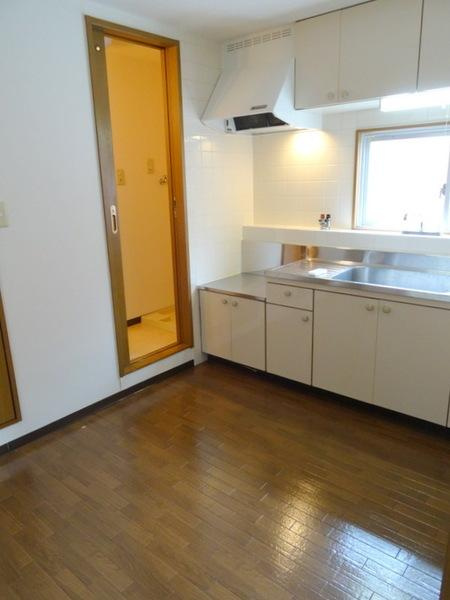 香光苑マンションの居間・リビング|★水廻りです★