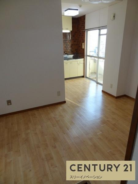 新栄プロパティー大正の居間・リビング|★とっても明るいリビング★