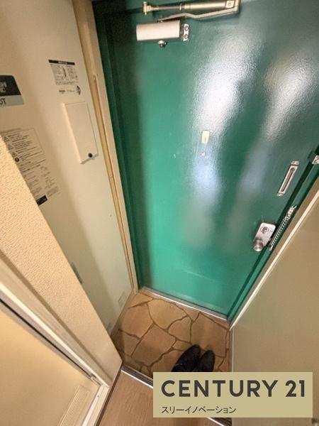 ビバリーヒルズ泉尾の玄関|★嬉しい棚付き★