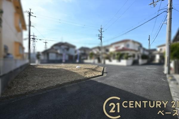 香芝市藤山２丁目　建築条件なし土地の前面道路含む現地写真