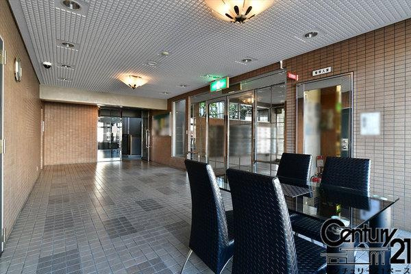 サントゥール八木のエントランス|■現地撮影写真■広々開放的な現地エントランスです！