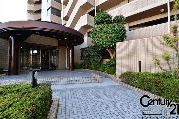 サントゥール八木のエントランス|■現地撮影写真■マンション正面出入口です！スロープ付きで安心！