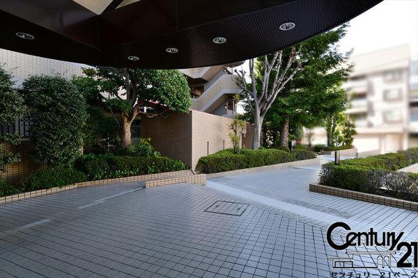 サントゥール八木のエントランス|■現地撮影写真■落ち着いた雰囲気でファミリー層も安心！