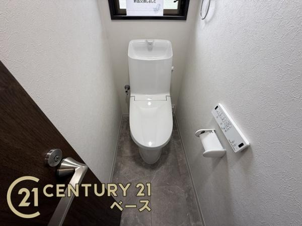 生駒市喜里が丘２丁目　一戸建のトイレ|■現地撮影写真■清潔感ある綺麗なお手洗いです！