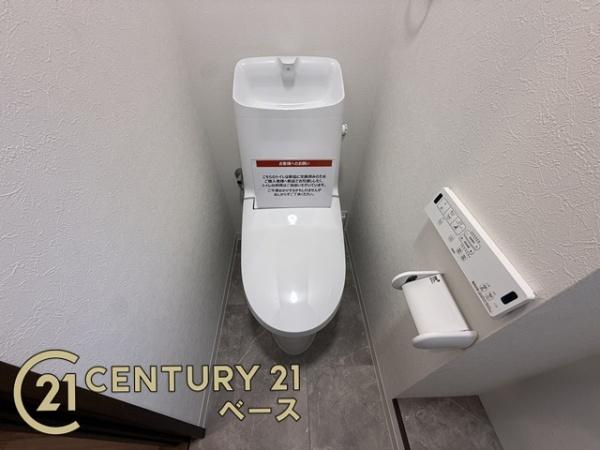 生駒市喜里が丘２丁目　一戸建のトイレ|■現地撮影写真■清潔感ある綺麗なお手洗いです！