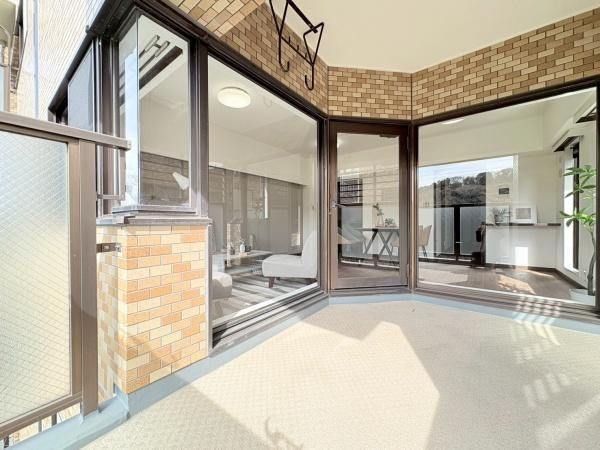 エステ・シティ湘南六浦壱番館のバルコニー|陽当りの良いバルコニーです！前面に棟がない為解放感があります。