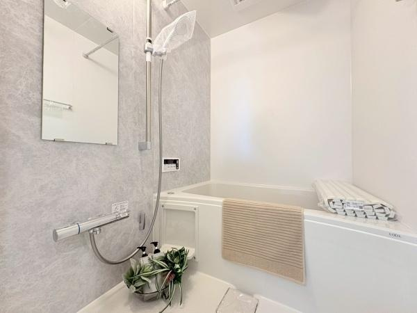 エステ・シティ湘南六浦壱番館の浴室|ゆったりとくつろげる、一日の疲れを癒やす空間ですね。