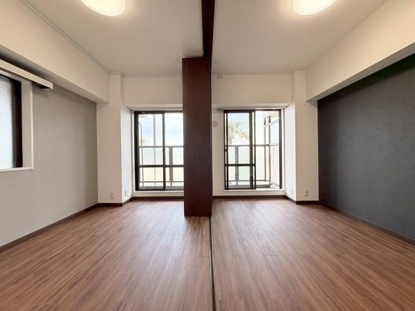 エステ・シティ湘南六浦壱番館の洋室|仕切り引き戸があるので広々お使いいただく事も二部屋に分けることができます。