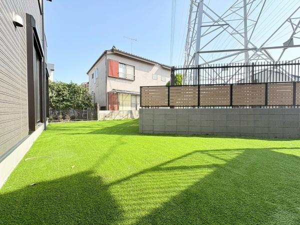 横須賀市ハイランド３丁目の新築一戸建の庭|家庭菜園・ガーデニングなど、多用途利用の広いお庭です！！