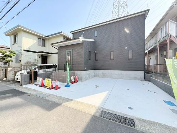 横須賀市ハイランド３丁目の新築一戸建の駐車場|駐車場２台可能です！玄関側の外観もスタイリッシュでよいですね！