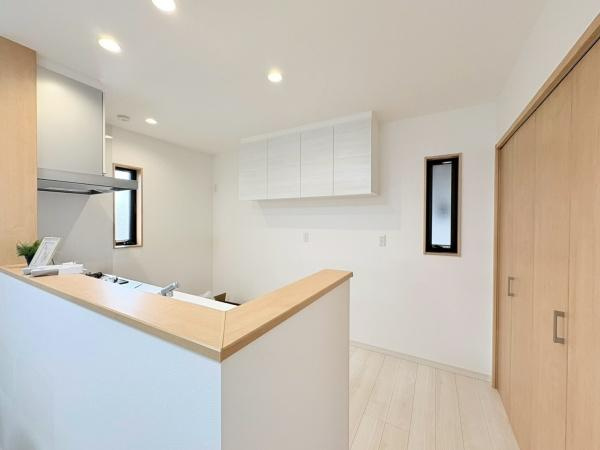 横須賀市ハイランド３丁目の新築一戸建のキッチン|広々としたキッチンです。作業もしやすいです。収納力も〇