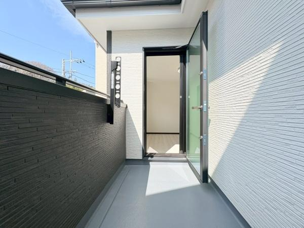横須賀市長坂２丁目の新築一戸建のバルコニー|2Fのバルコニーです！日当たりが良く冬でも洗濯物がよく乾きそうです！
