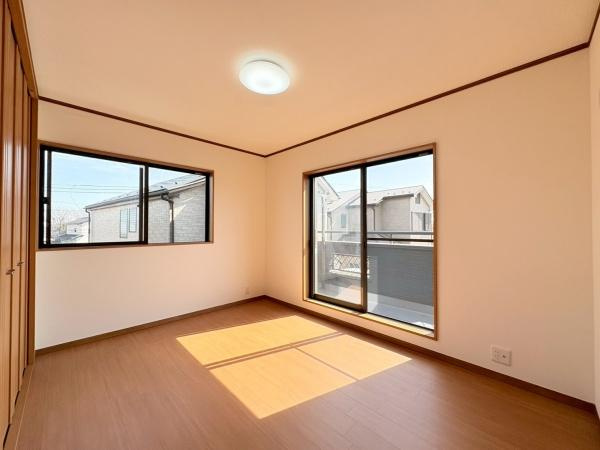 藤沢市亀井野の中古一戸建の居間・リビング