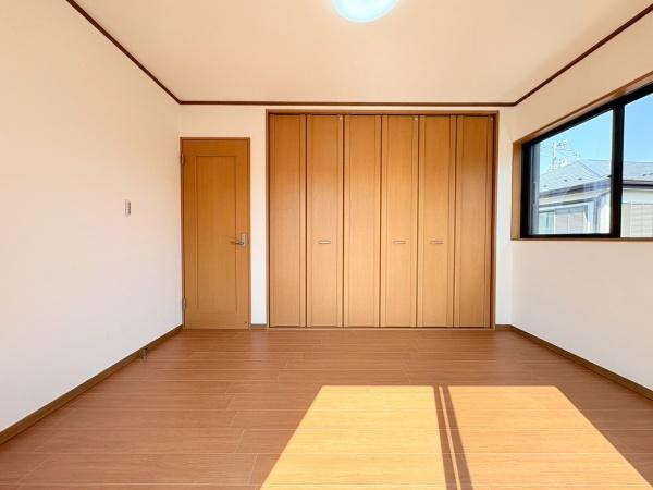 藤沢市亀井野の中古一戸建の洋室