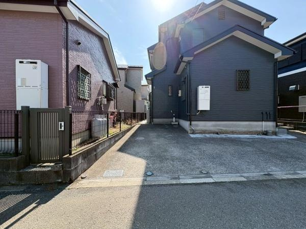 藤沢市亀井野の中古一戸建の駐車場