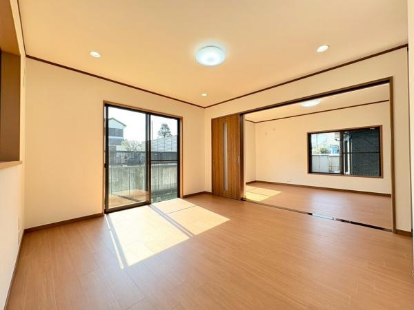 藤沢市亀井野の中古一戸建の居間・リビング