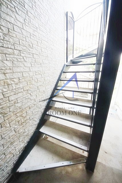 ハーミットクラブハウス白楽ソレイユのその他共用部分|共用階段です。