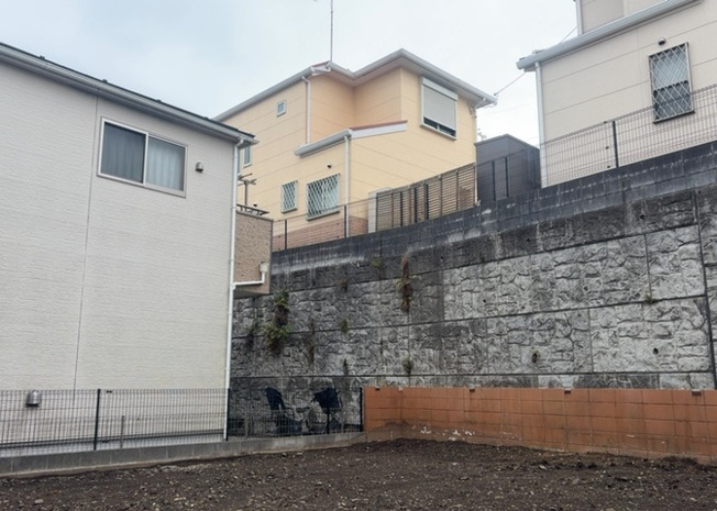 【展望】 | 桜や紅葉の名所に出かける人は多いと思いますが、家にいながら季節の移ろいを感じる生活を送りませんか？リビングや窓から見える景色が生活を彩るワンポイントに！現地から見える景色を堪能してみては如何でしょう。