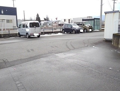 ゼファーⅡの駐車場|駐車場があるので、車を買う予定の方も安心です