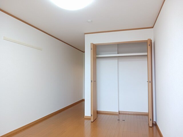 ウエスト・モンターニュＡの内装|明るい色調の室内です