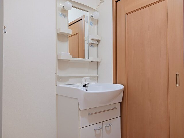 ウエスト・モンターニュＡの洗面所|スペースが確保できる洗面所です