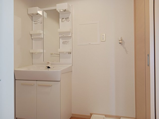 リヴァンスＣの洗面所|コンパクトで使いやすい洗面所