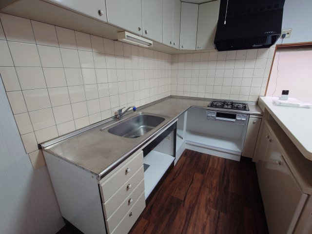 高岡市波岡貸家のキッチン|きれいなキッチンです