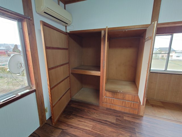 高岡市波岡貸家の収納|大きなものも収納できそうです
