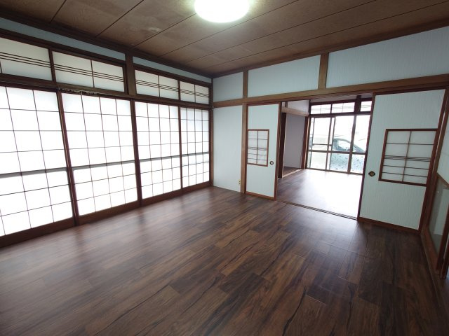 高岡市波岡貸家の内装